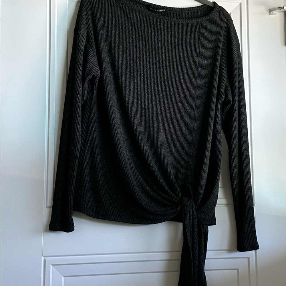 Harlowe & Graham Heathered Black Tie Front Long Sleeve Blouse